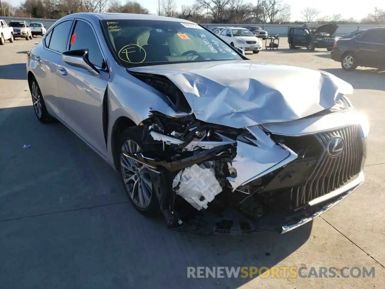 1 Photograph of a damaged car 58ADZ1B16LU052897 LEXUS ES350 2020