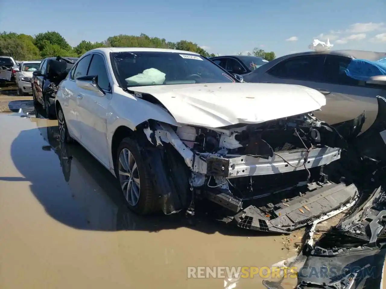 1 Photograph of a damaged car 58ADZ1B16LU053239 LEXUS ES350 2020