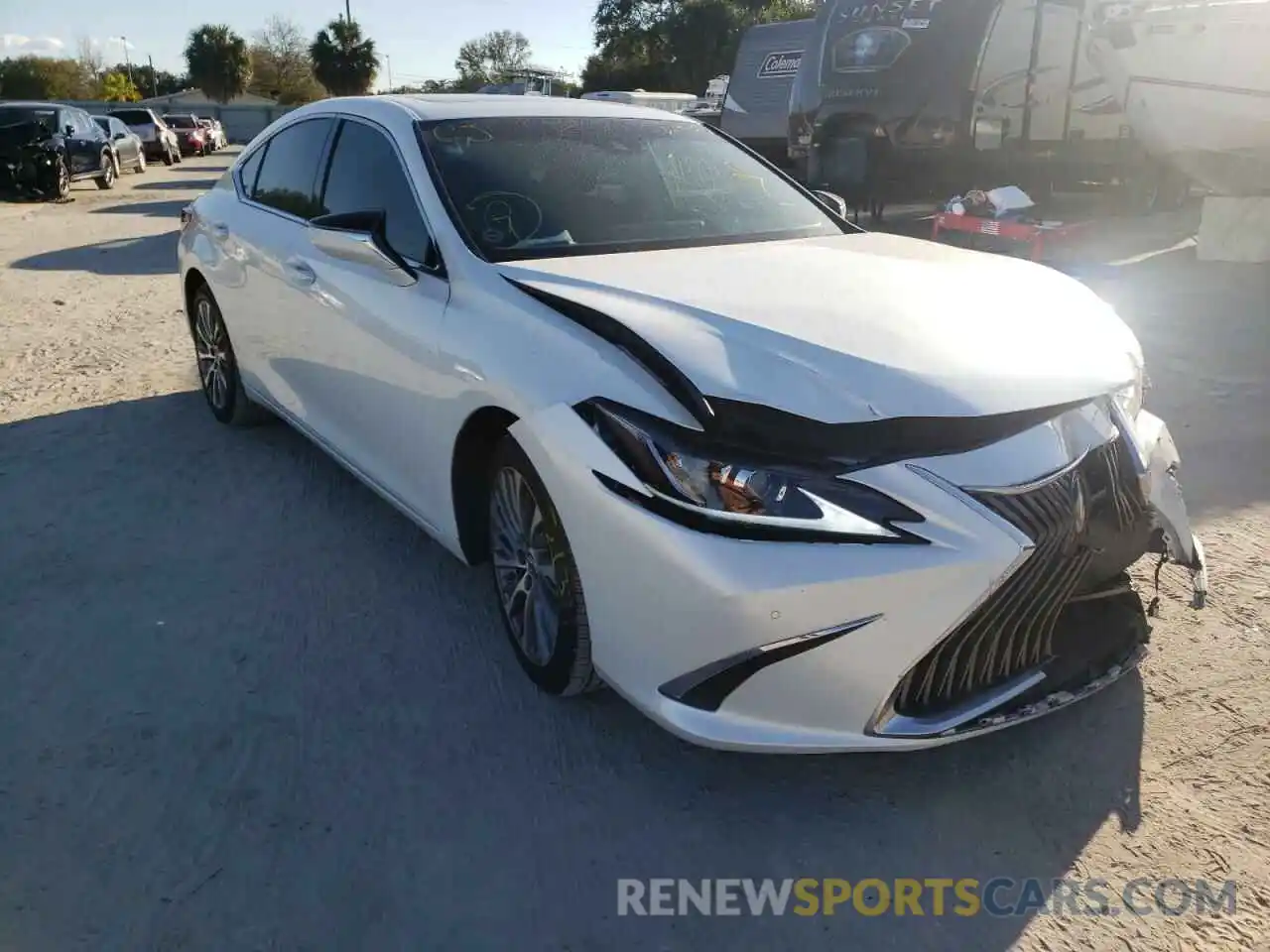 1 Photograph of a damaged car 58ADZ1B16LU056609 LEXUS ES350 2020