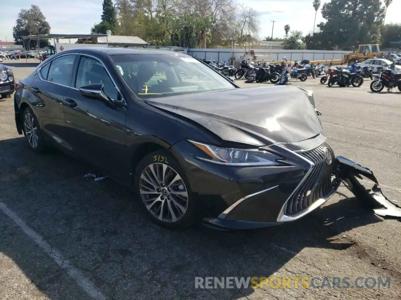 1 Photograph of a damaged car 58ADZ1B16LU060885 LEXUS ES350 2020