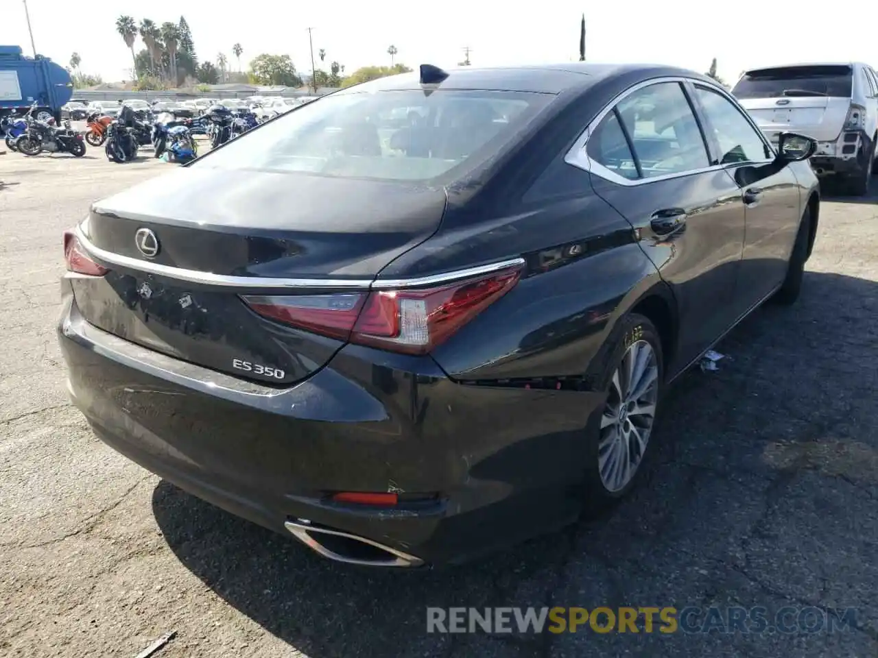 4 Photograph of a damaged car 58ADZ1B16LU060885 LEXUS ES350 2020