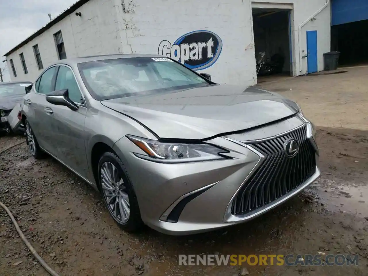 1 Photograph of a damaged car 58ADZ1B16LU061146 LEXUS ES350 2020