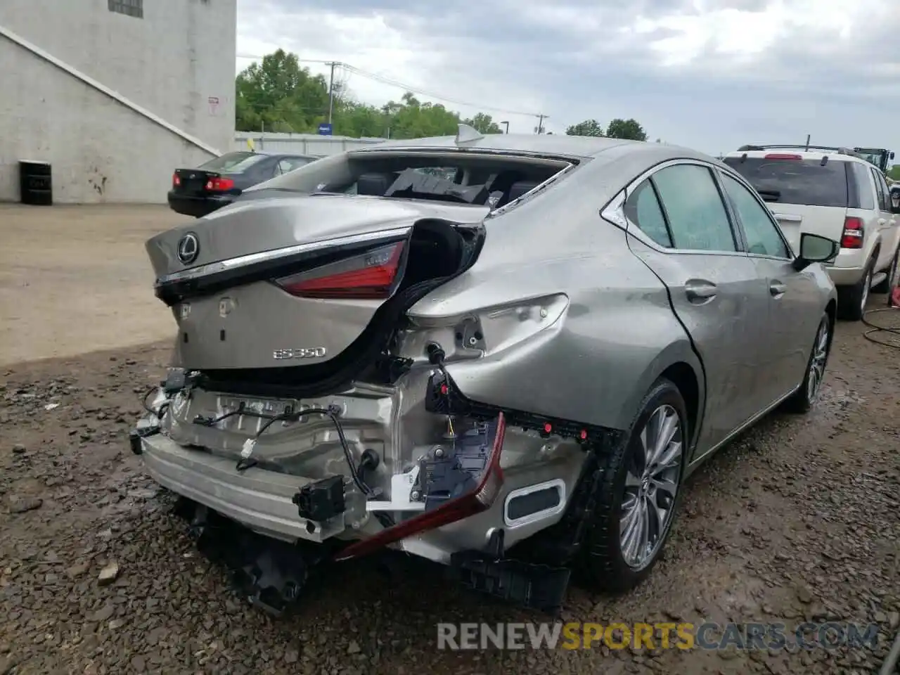 4 Photograph of a damaged car 58ADZ1B16LU061146 LEXUS ES350 2020