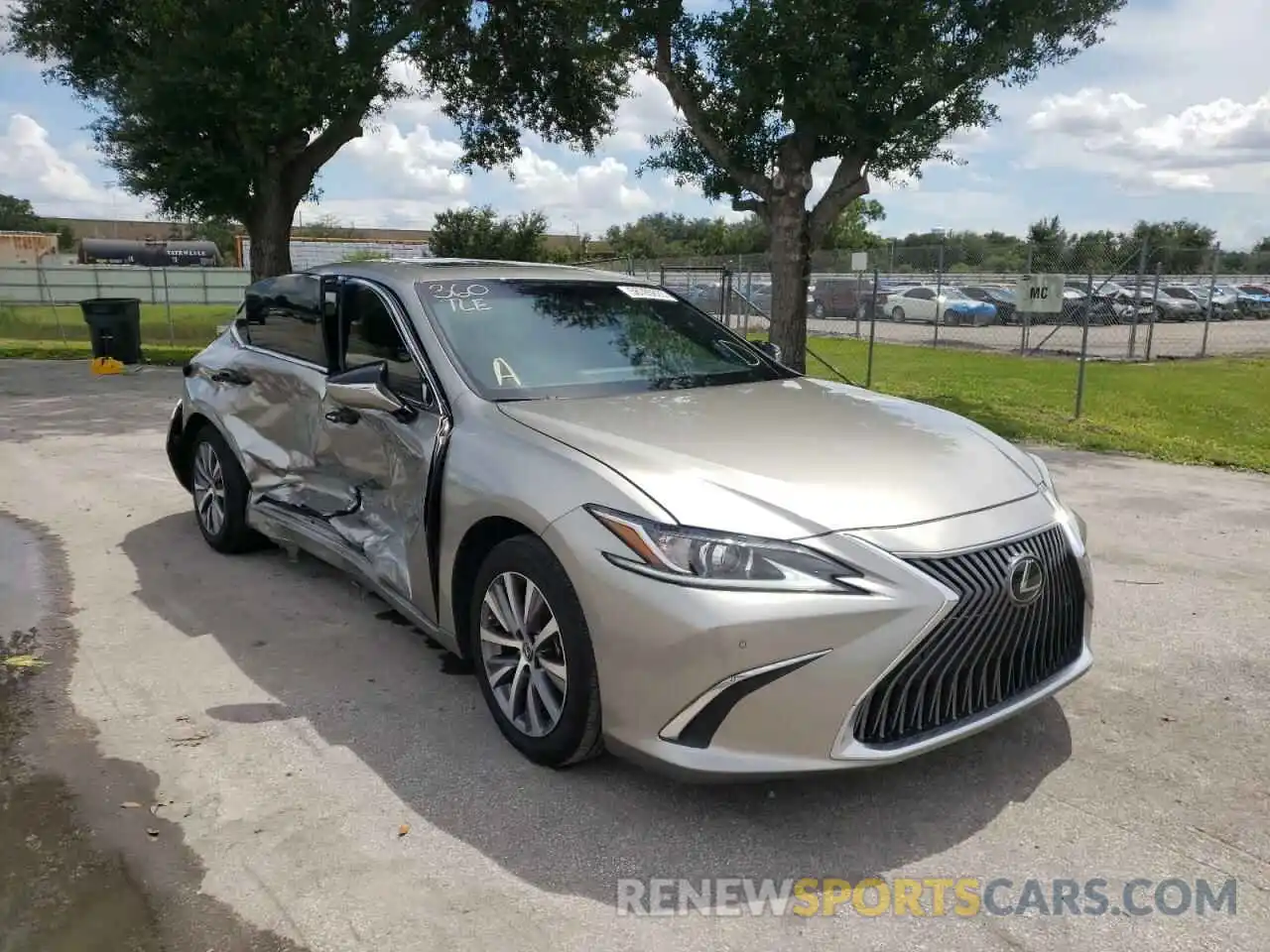 1 Photograph of a damaged car 58ADZ1B16LU061423 LEXUS ES350 2020