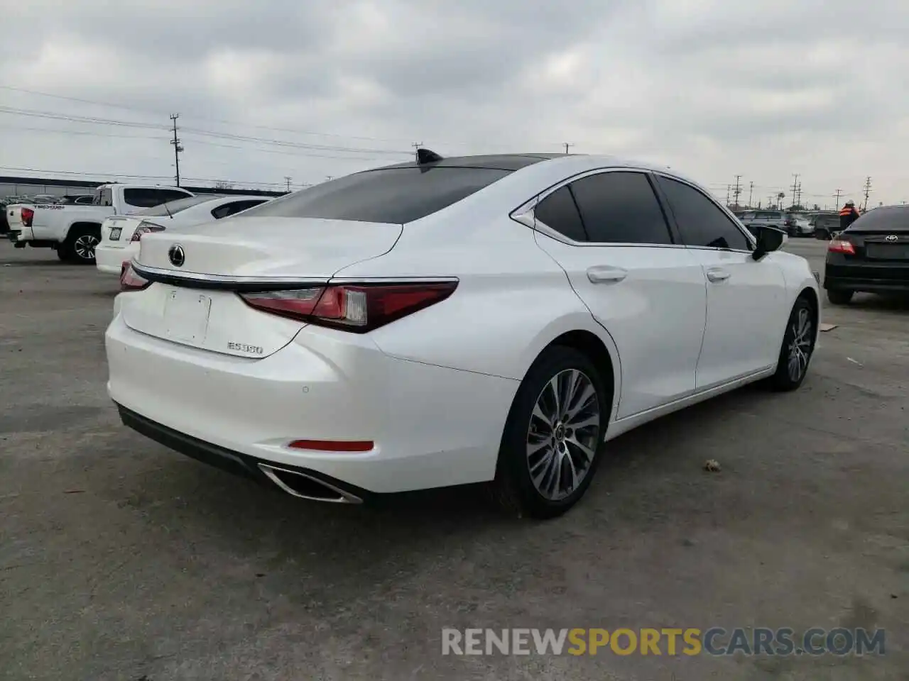 4 Photograph of a damaged car 58ADZ1B16LU063656 LEXUS ES350 2020