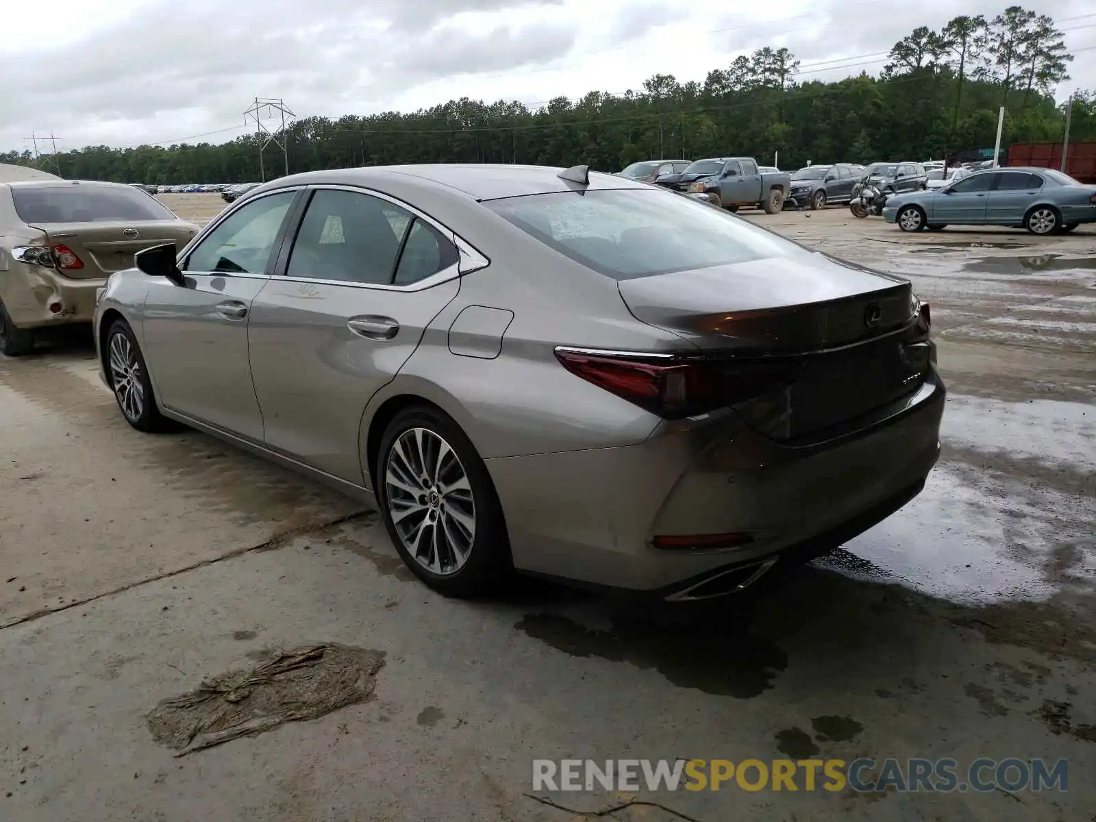 3 Photograph of a damaged car 58ADZ1B16LU072812 LEXUS ES350 2020