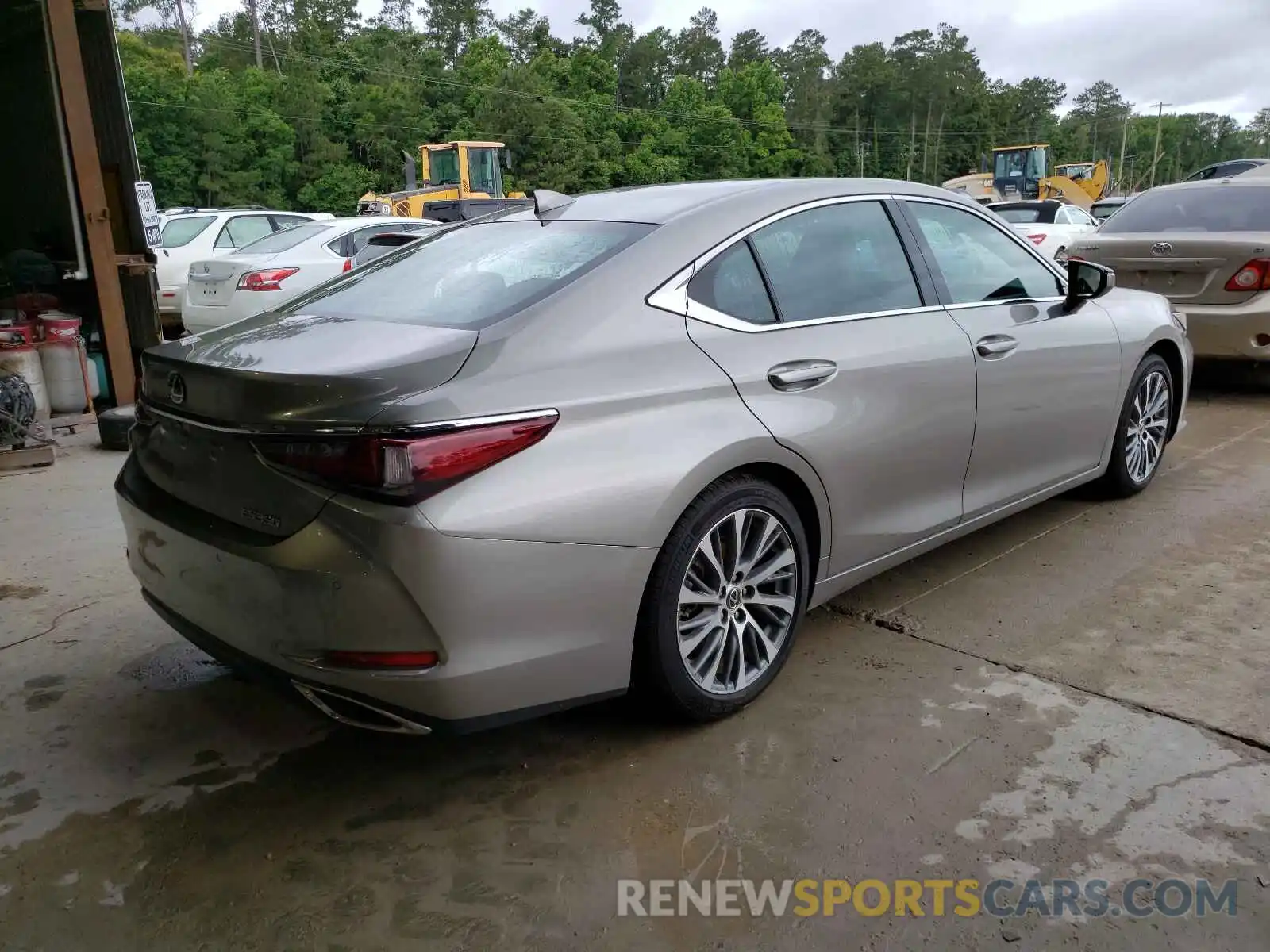 4 Photograph of a damaged car 58ADZ1B16LU072812 LEXUS ES350 2020