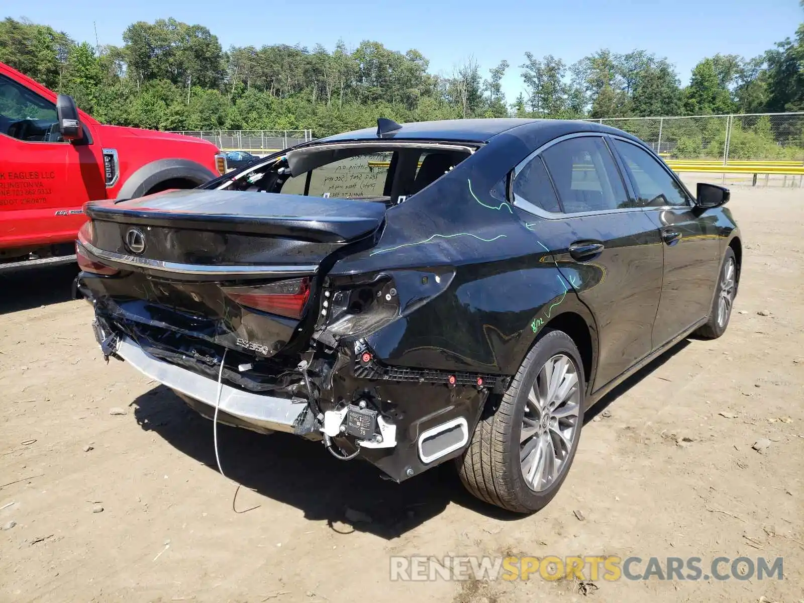 4 Photograph of a damaged car 58ADZ1B16LU073359 LEXUS ES350 2020