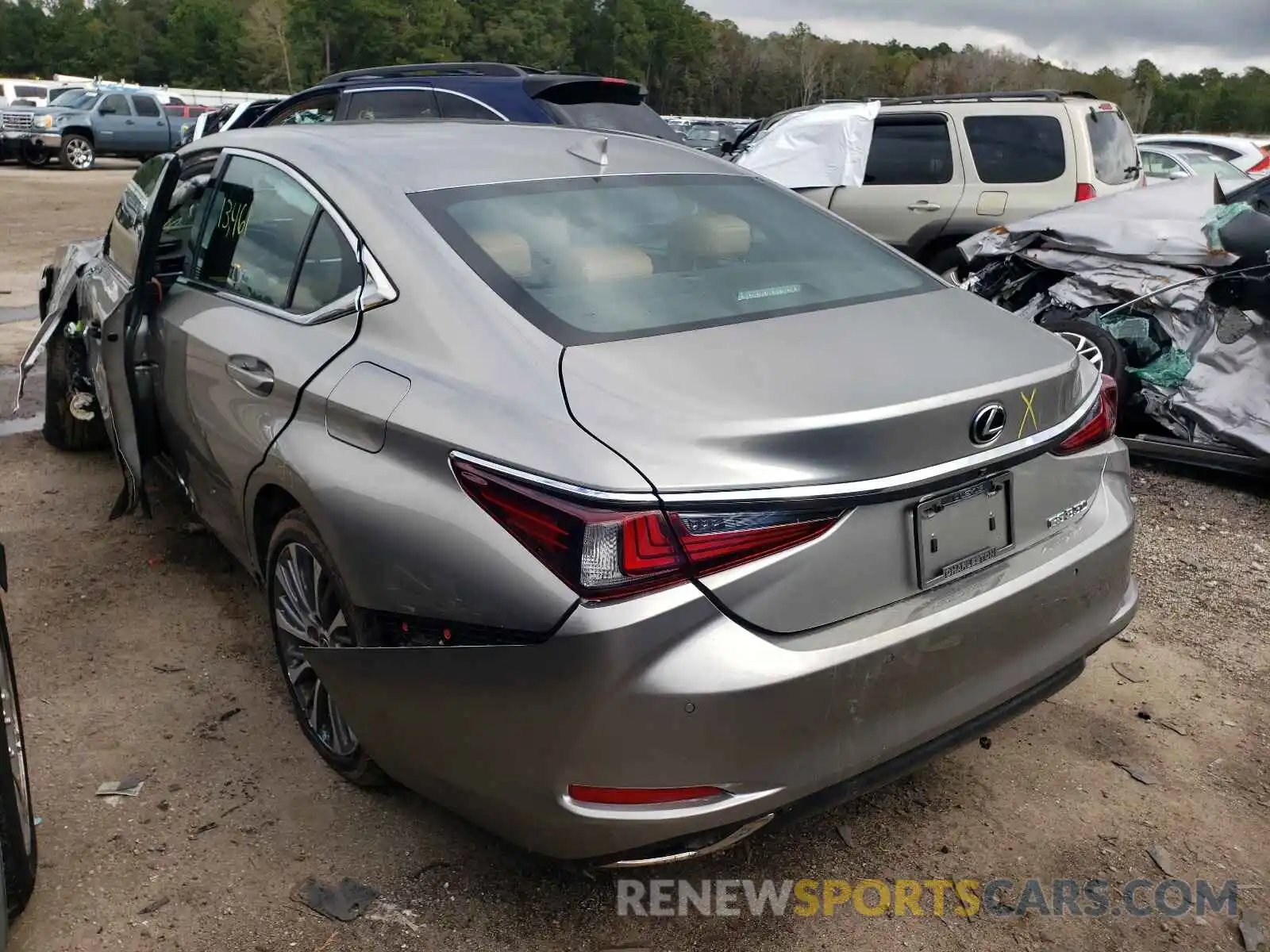 3 Photograph of a damaged car 58ADZ1B16LU078125 LEXUS ES350 2020