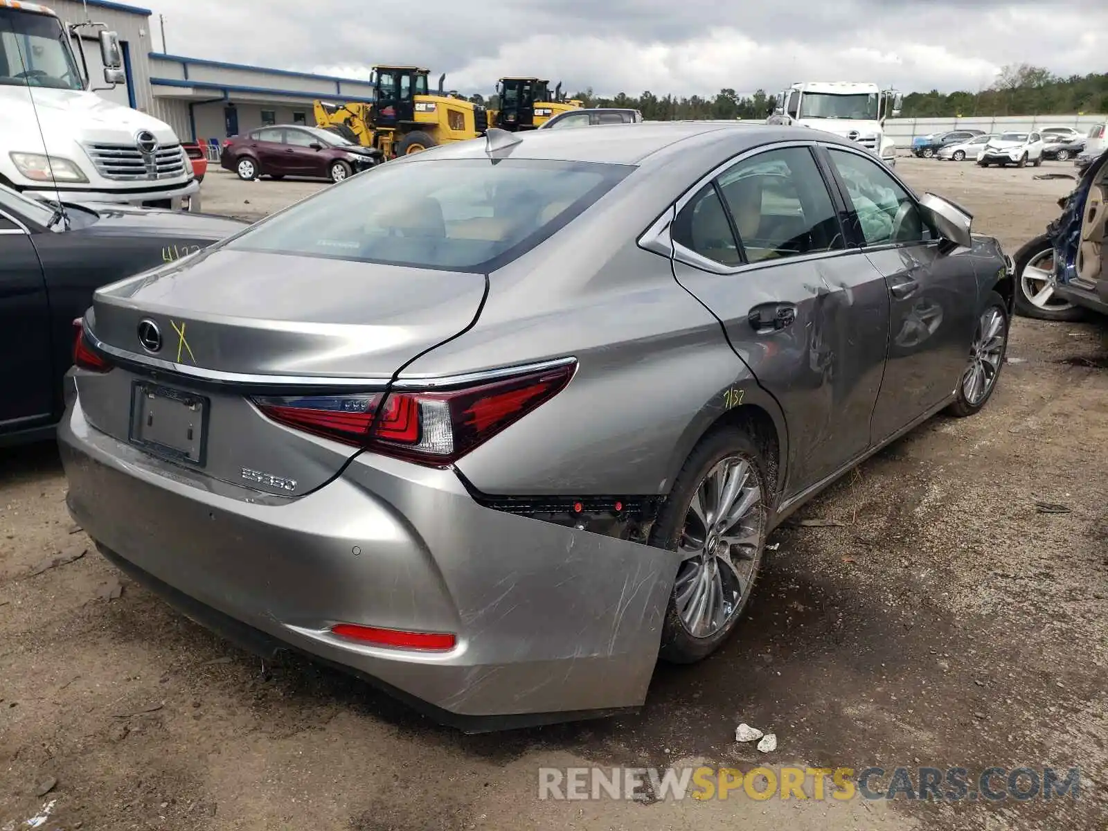 4 Фотография поврежденного автомобиля 58ADZ1B16LU078125 LEXUS ES350 2020