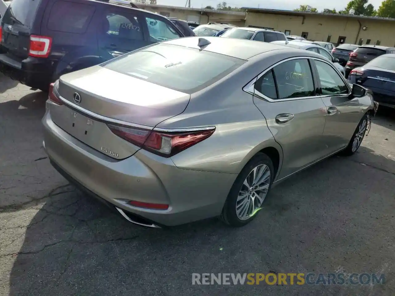 4 Photograph of a damaged car 58ADZ1B16LU080473 LEXUS ES350 2020