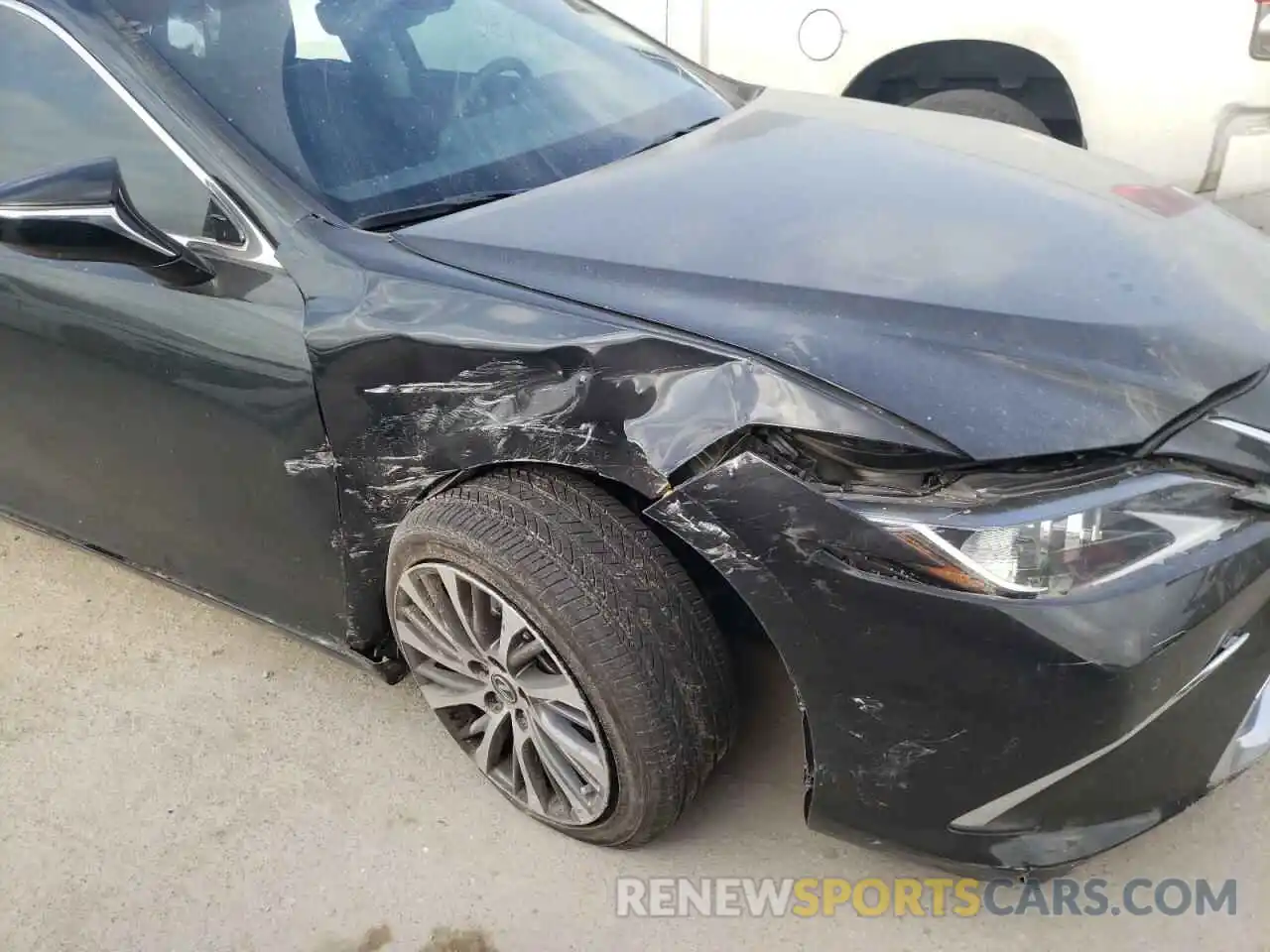 10 Photograph of a damaged car 58ADZ1B16LU081204 LEXUS ES350 2020