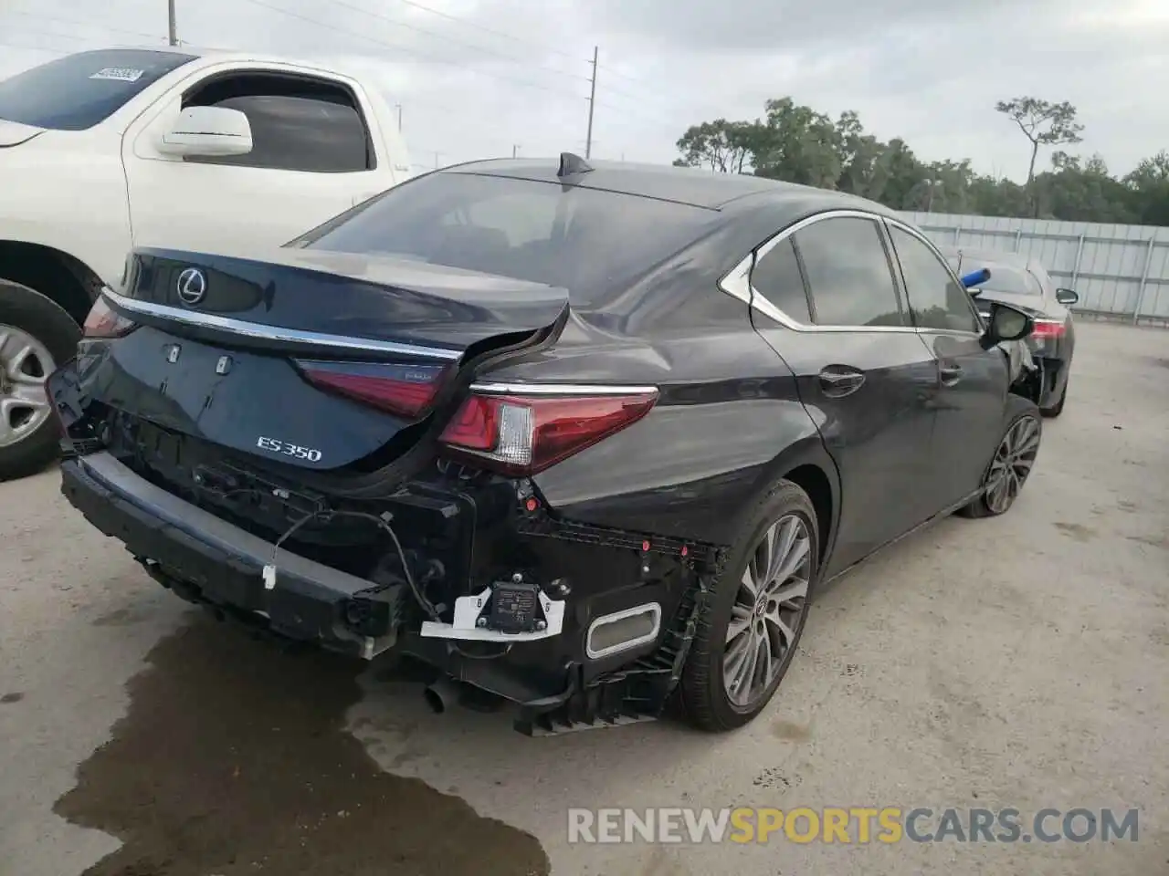 4 Photograph of a damaged car 58ADZ1B16LU081204 LEXUS ES350 2020