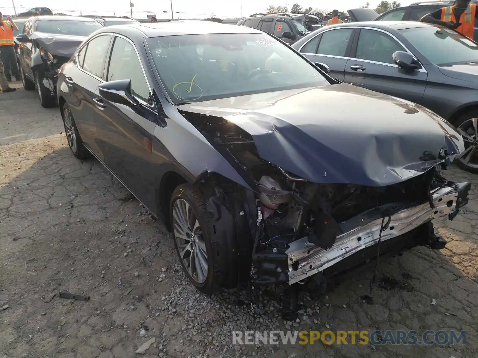 1 Photograph of a damaged car 58ADZ1B17LU053475 LEXUS ES350 2020