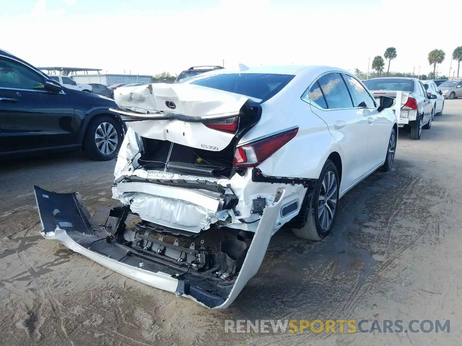 4 Photograph of a damaged car 58ADZ1B17LU053699 LEXUS ES350 2020