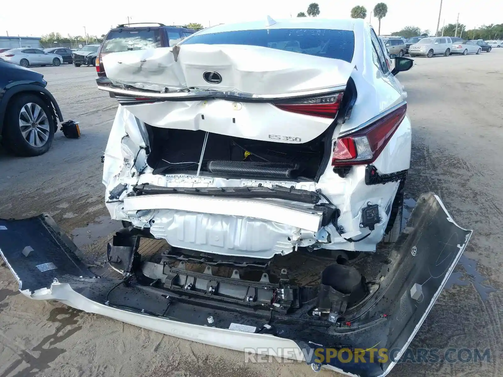 9 Photograph of a damaged car 58ADZ1B17LU053699 LEXUS ES350 2020