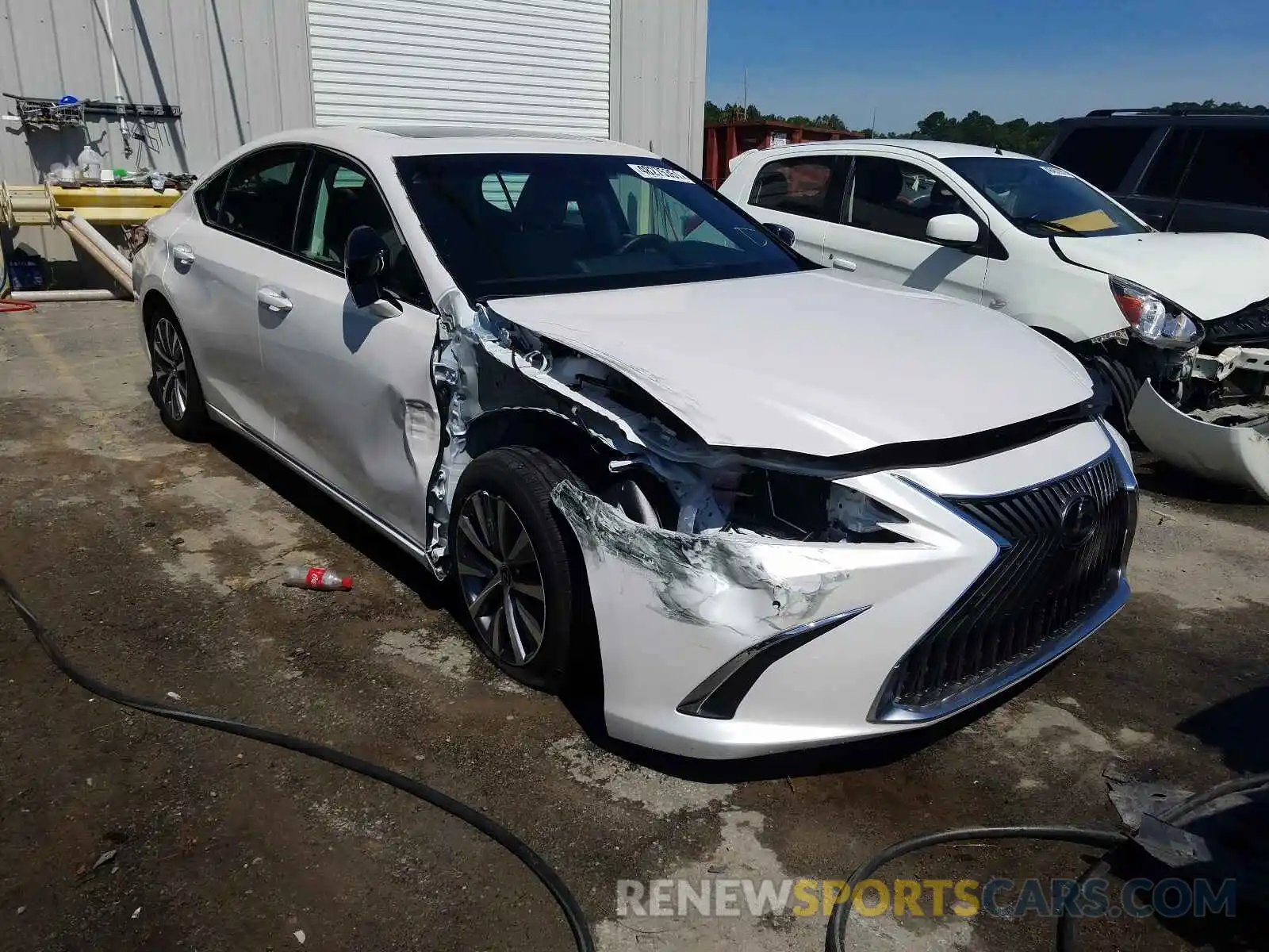 1 Photograph of a damaged car 58ADZ1B17LU061561 LEXUS ES350 2020