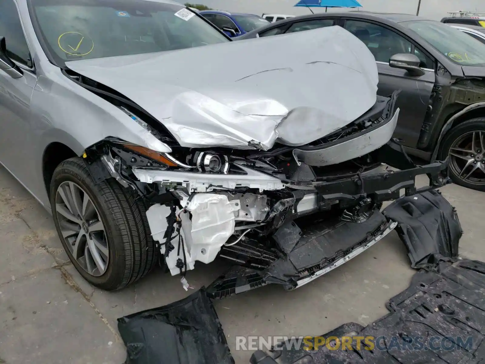 9 Photograph of a damaged car 58ADZ1B17LU068204 LEXUS ES350 2020