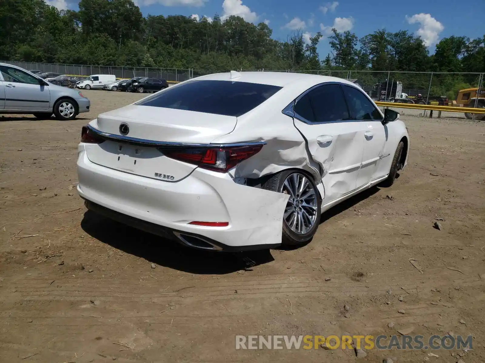 4 Photograph of a damaged car 58ADZ1B17LU070941 LEXUS ES350 2020