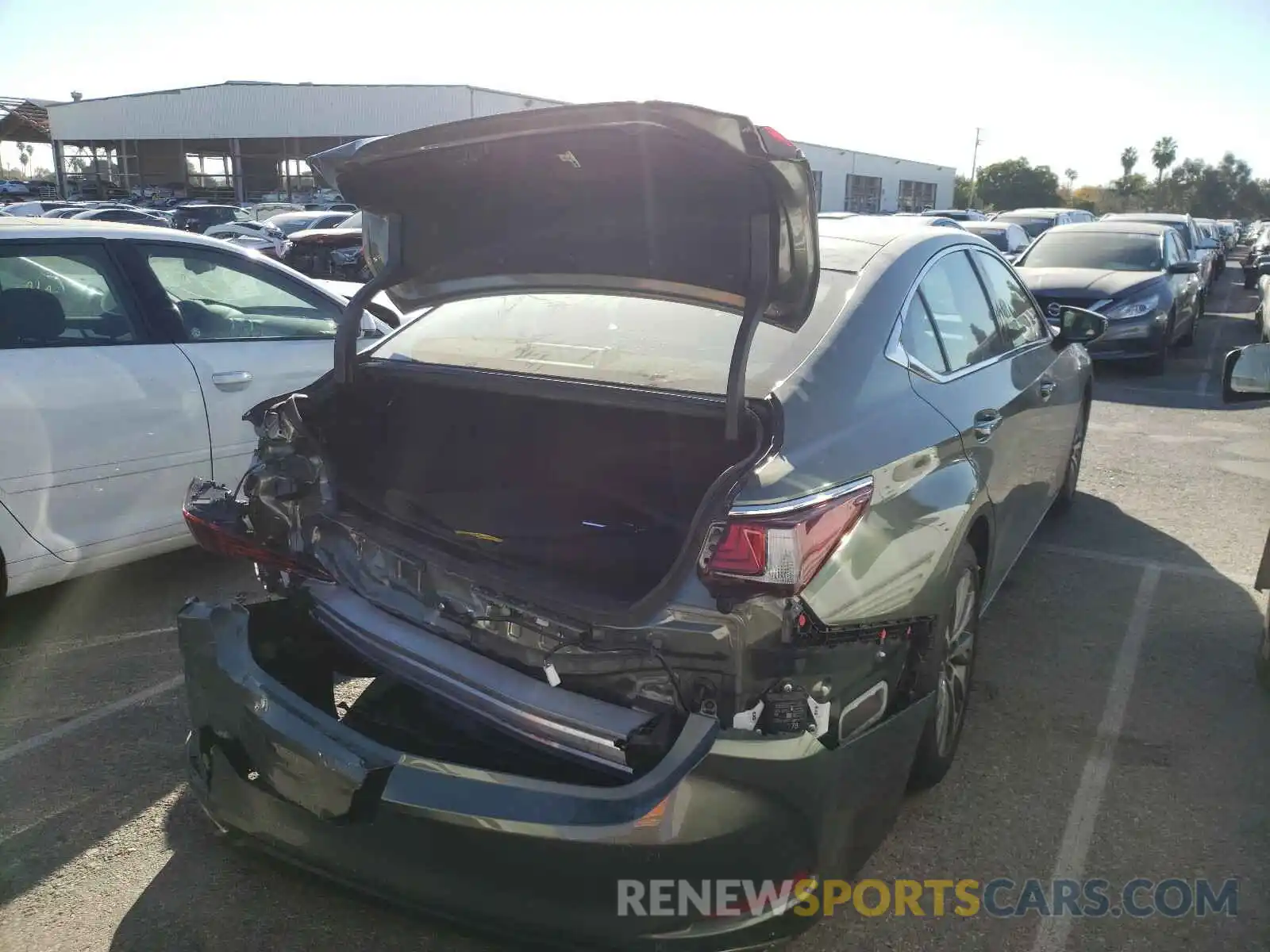 4 Photograph of a damaged car 58ADZ1B17LU075363 LEXUS ES350 2020