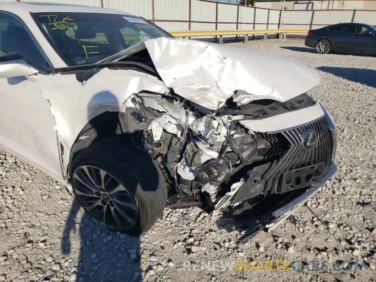 9 Photograph of a damaged car 58ADZ1B17LU076836 LEXUS ES350 2020