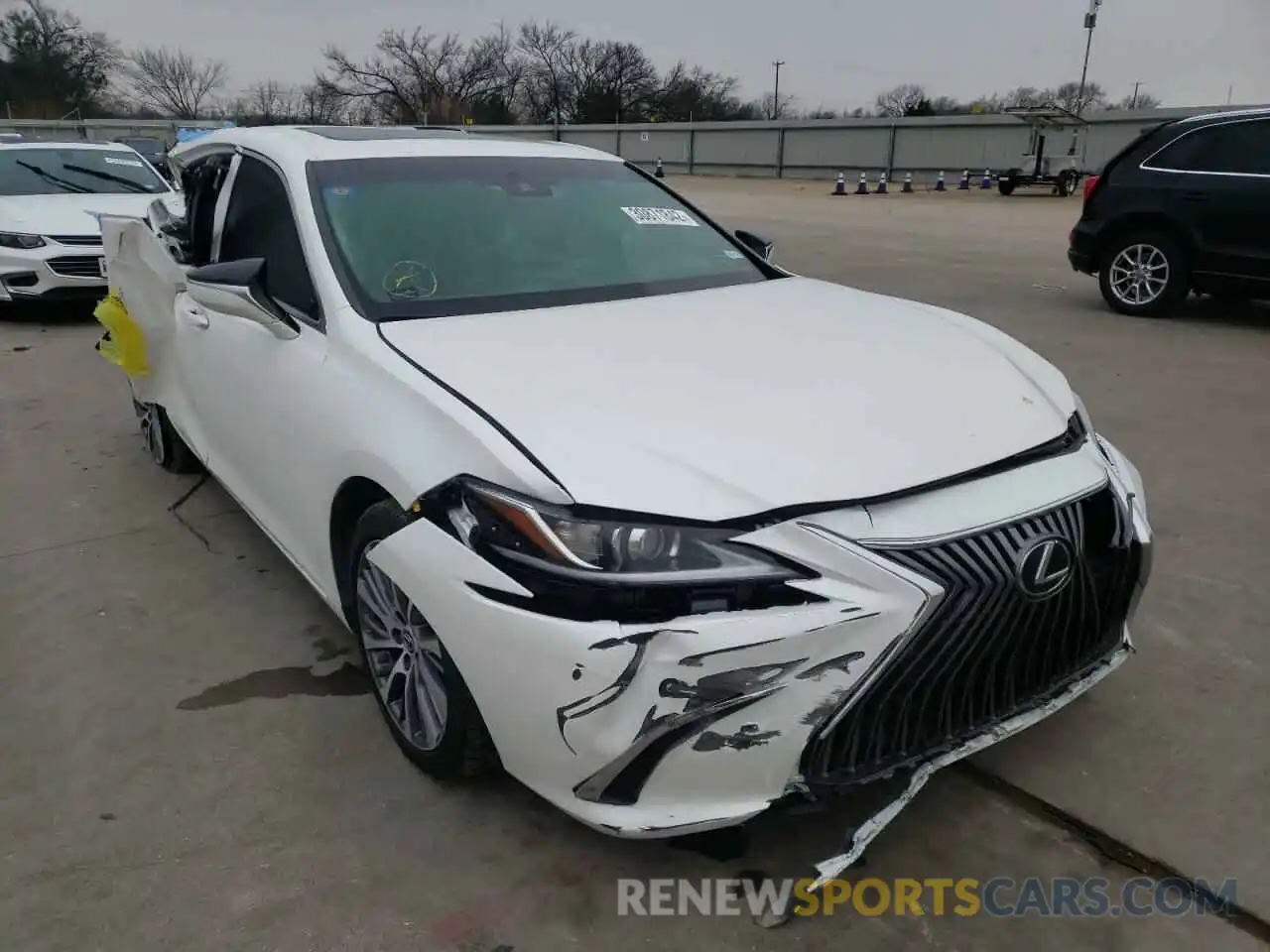 1 Photograph of a damaged car 58ADZ1B18LU057759 LEXUS ES350 2020