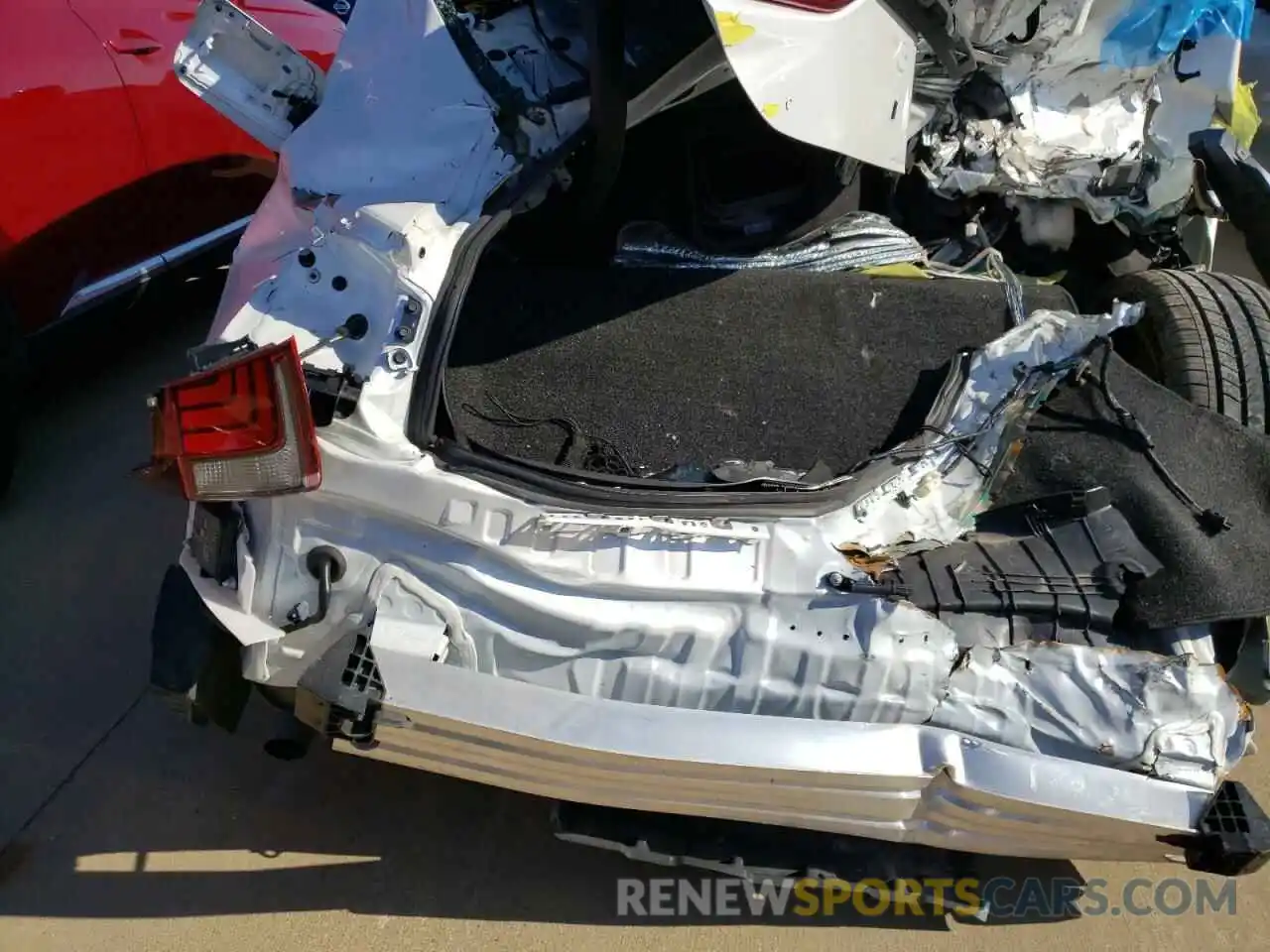 9 Photograph of a damaged car 58ADZ1B18LU057759 LEXUS ES350 2020