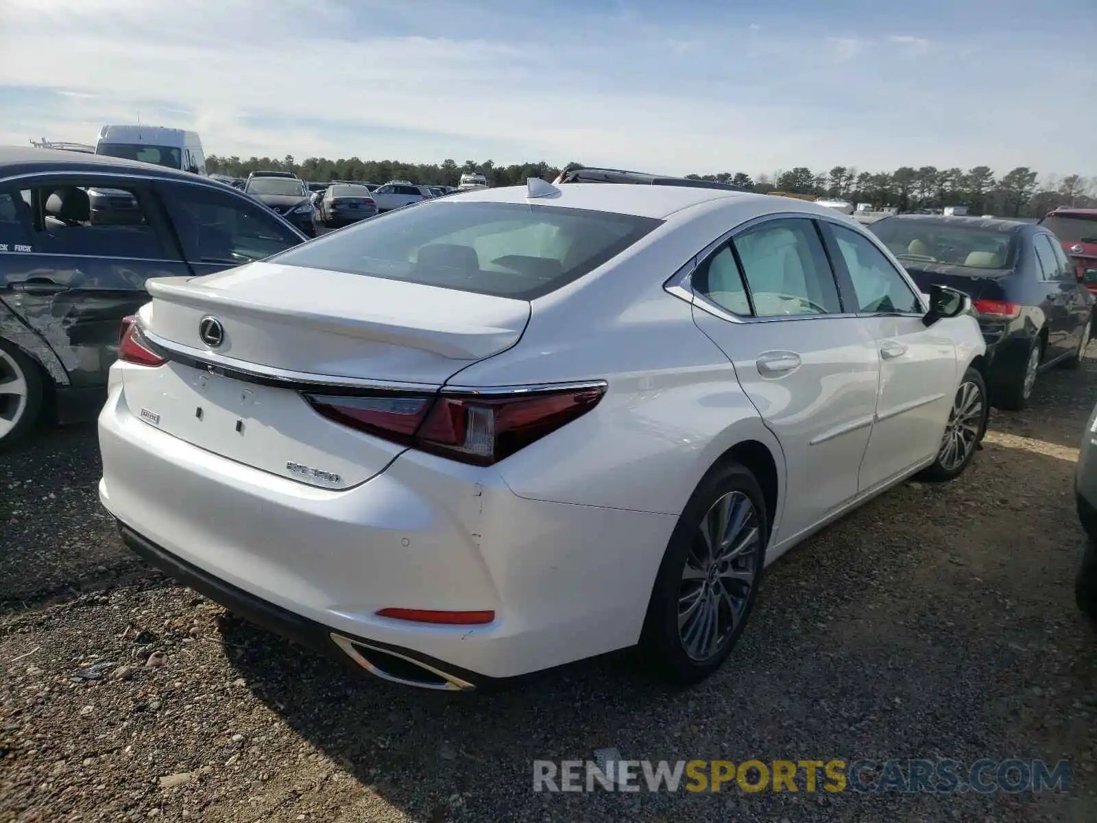 4 Photograph of a damaged car 58ADZ1B18LU060855 LEXUS ES350 2020