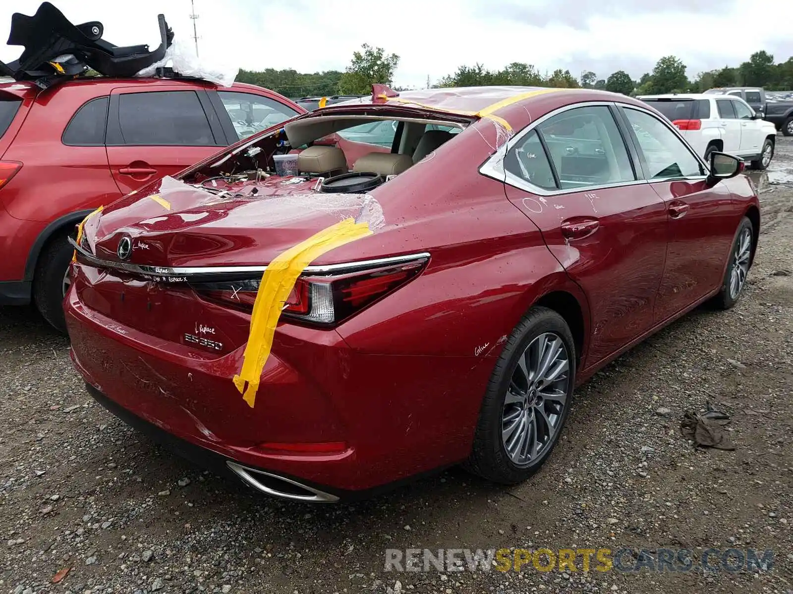 4 Photograph of a damaged car 58ADZ1B18LU069037 LEXUS ES350 2020