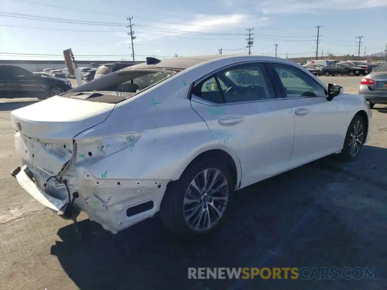 4 Photograph of a damaged car 58ADZ1B18LU075842 LEXUS ES350 2020