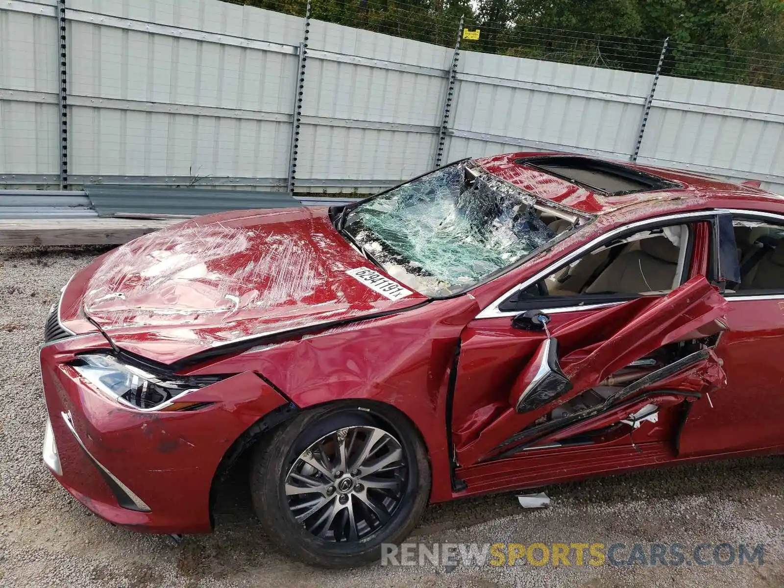 9 Photograph of a damaged car 58ADZ1B18LU081740 LEXUS ES350 2020