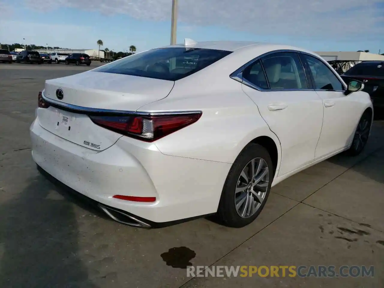 4 Photograph of a damaged car 58ADZ1B19LU054059 LEXUS ES350 2020