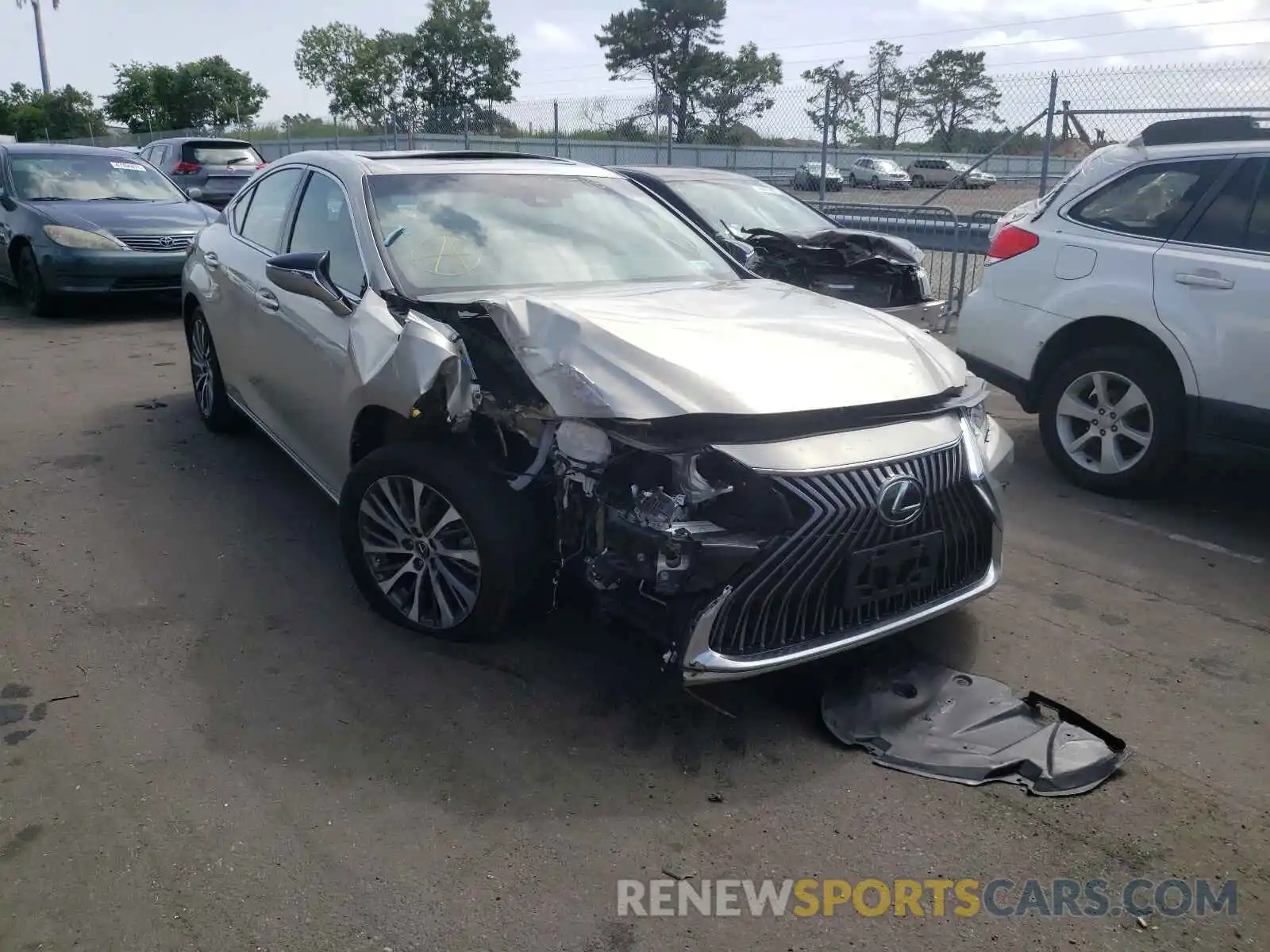 1 Photograph of a damaged car 58ADZ1B19LU057415 LEXUS ES350 2020