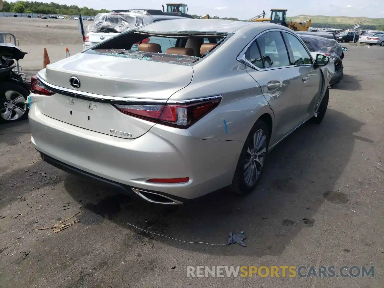 4 Photograph of a damaged car 58ADZ1B19LU057415 LEXUS ES350 2020