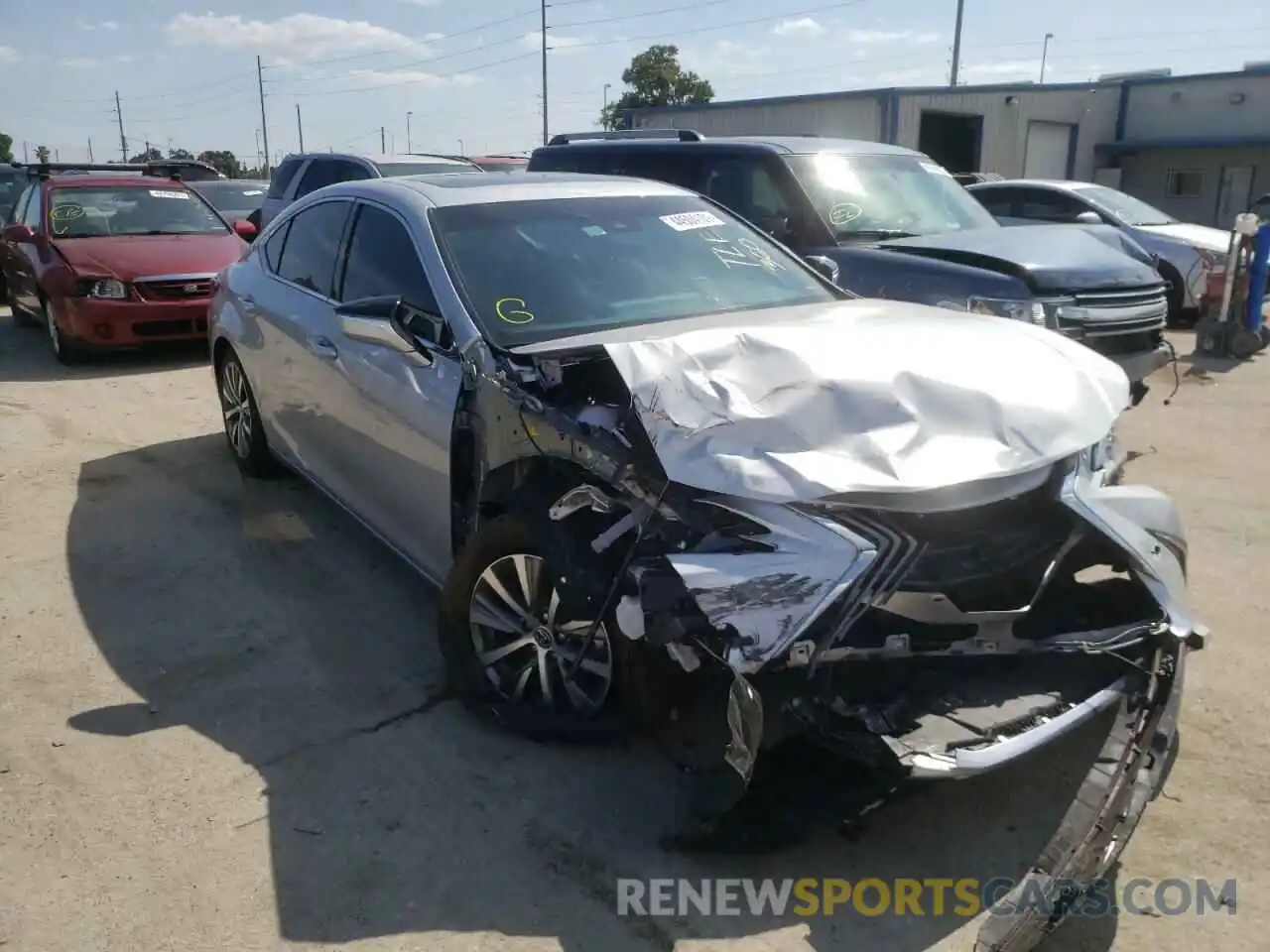 1 Photograph of a damaged car 58ADZ1B19LU061044 LEXUS ES350 2020