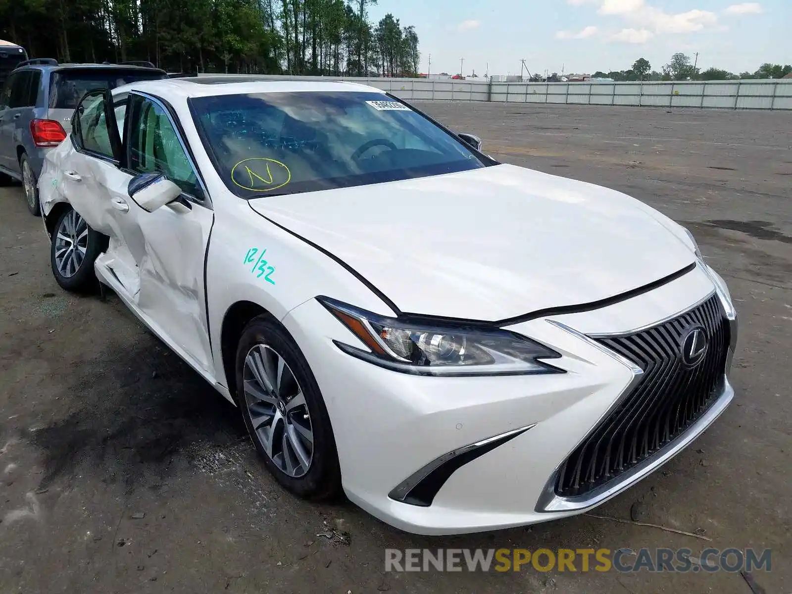 1 Photograph of a damaged car 58ADZ1B19LU064266 LEXUS ES350 2020