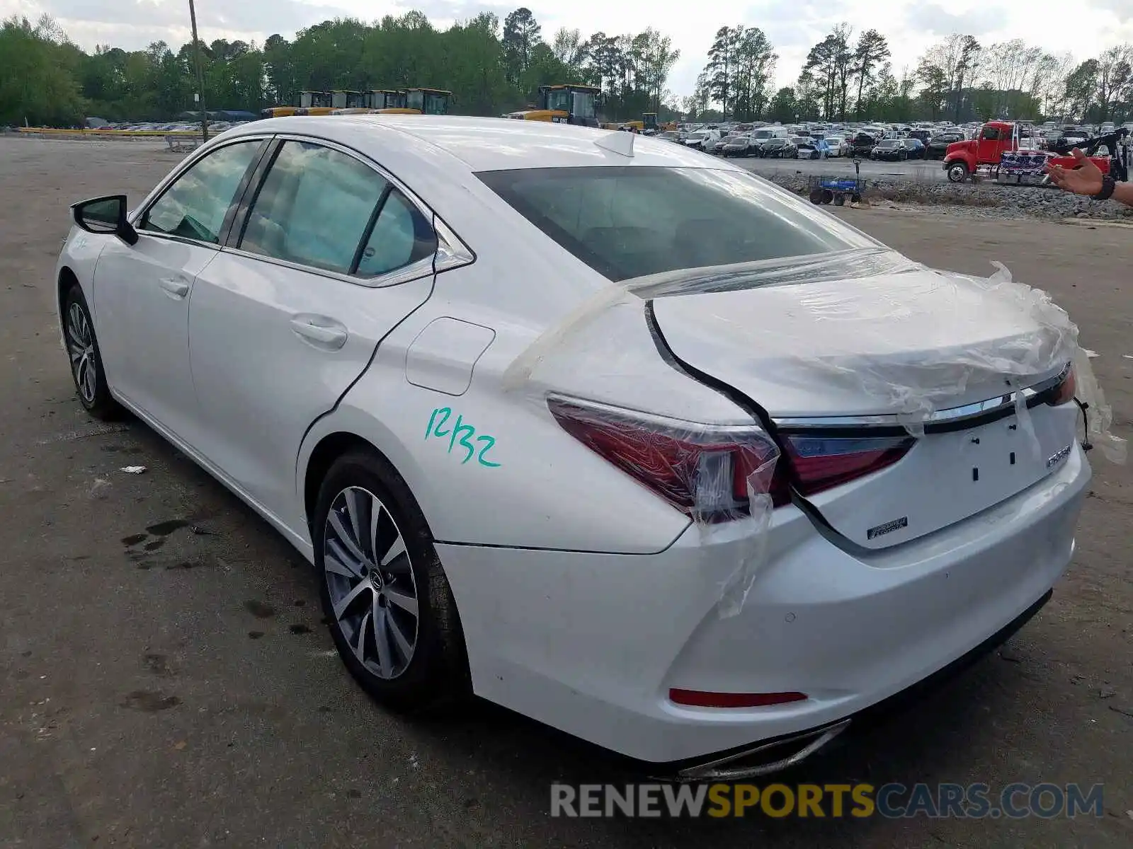 3 Photograph of a damaged car 58ADZ1B19LU064266 LEXUS ES350 2020