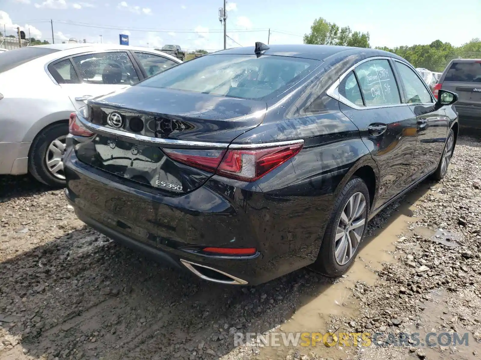 4 Photograph of a damaged car 58ADZ1B19LU069225 LEXUS ES350 2020