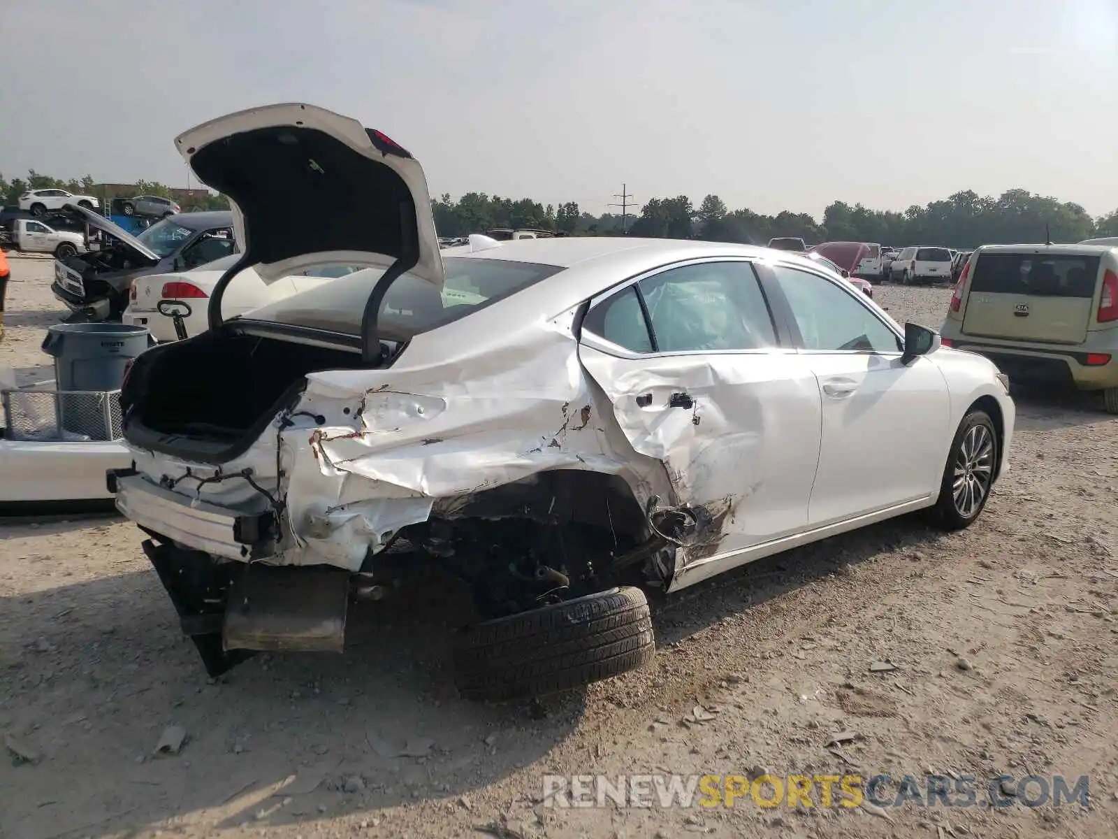 4 Photograph of a damaged car 58ADZ1B19LU072562 LEXUS ES350 2020