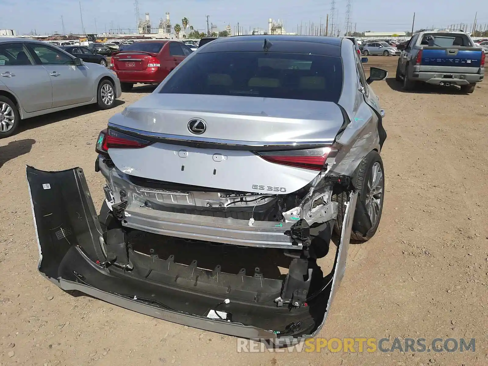 9 Photograph of a damaged car 58ADZ1B19LU072917 LEXUS ES350 2020