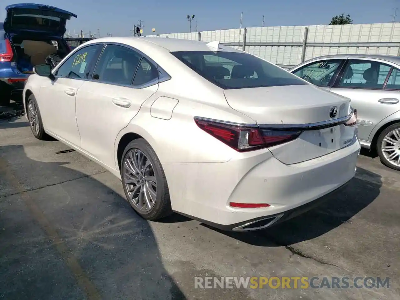 3 Photograph of a damaged car 58ADZ1B19LU073999 LEXUS ES350 2020