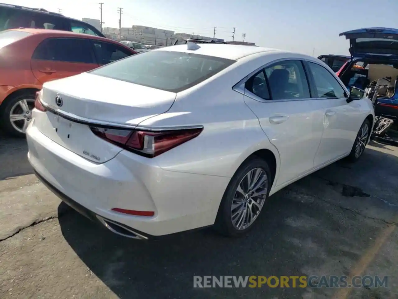 4 Photograph of a damaged car 58ADZ1B19LU073999 LEXUS ES350 2020