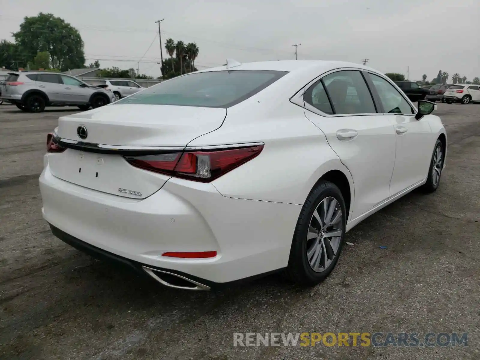 4 Photograph of a damaged car 58ADZ1B1XLU055611 LEXUS ES350 2020