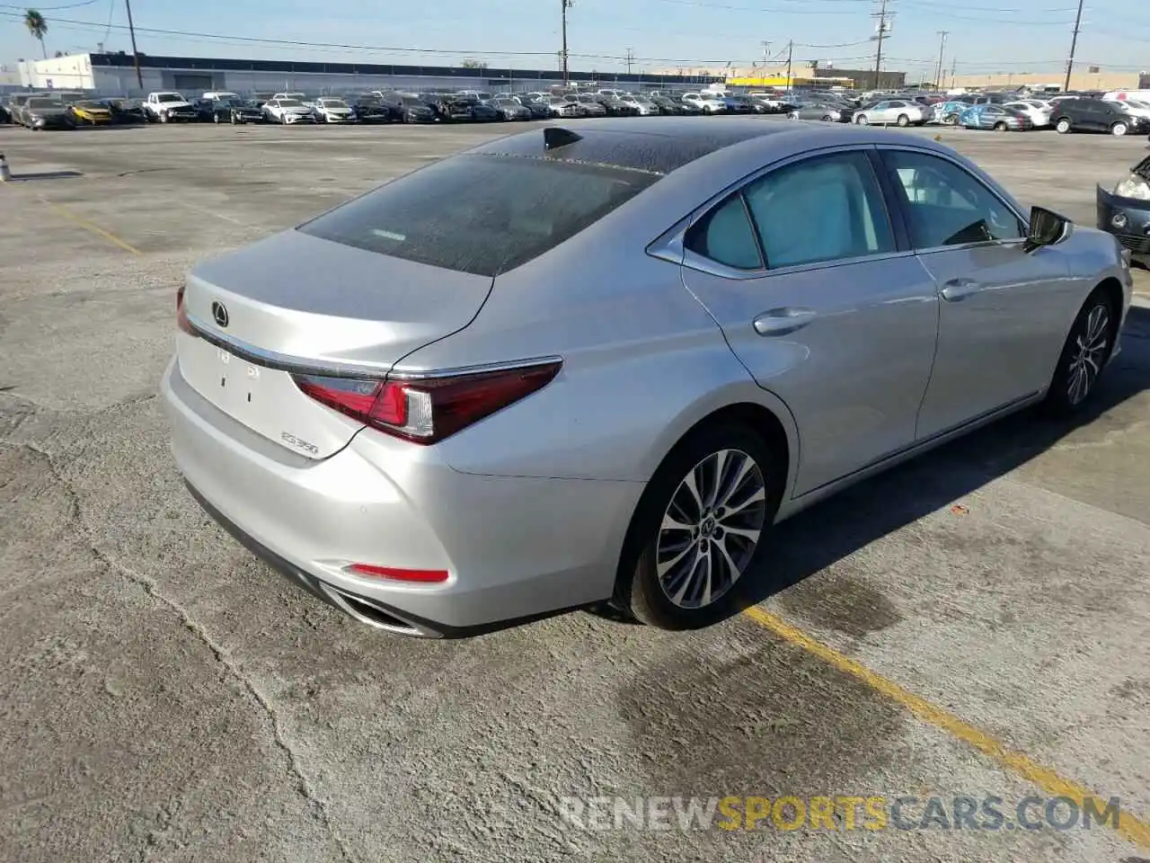 4 Photograph of a damaged car 58ADZ1B1XLU062123 LEXUS ES350 2020