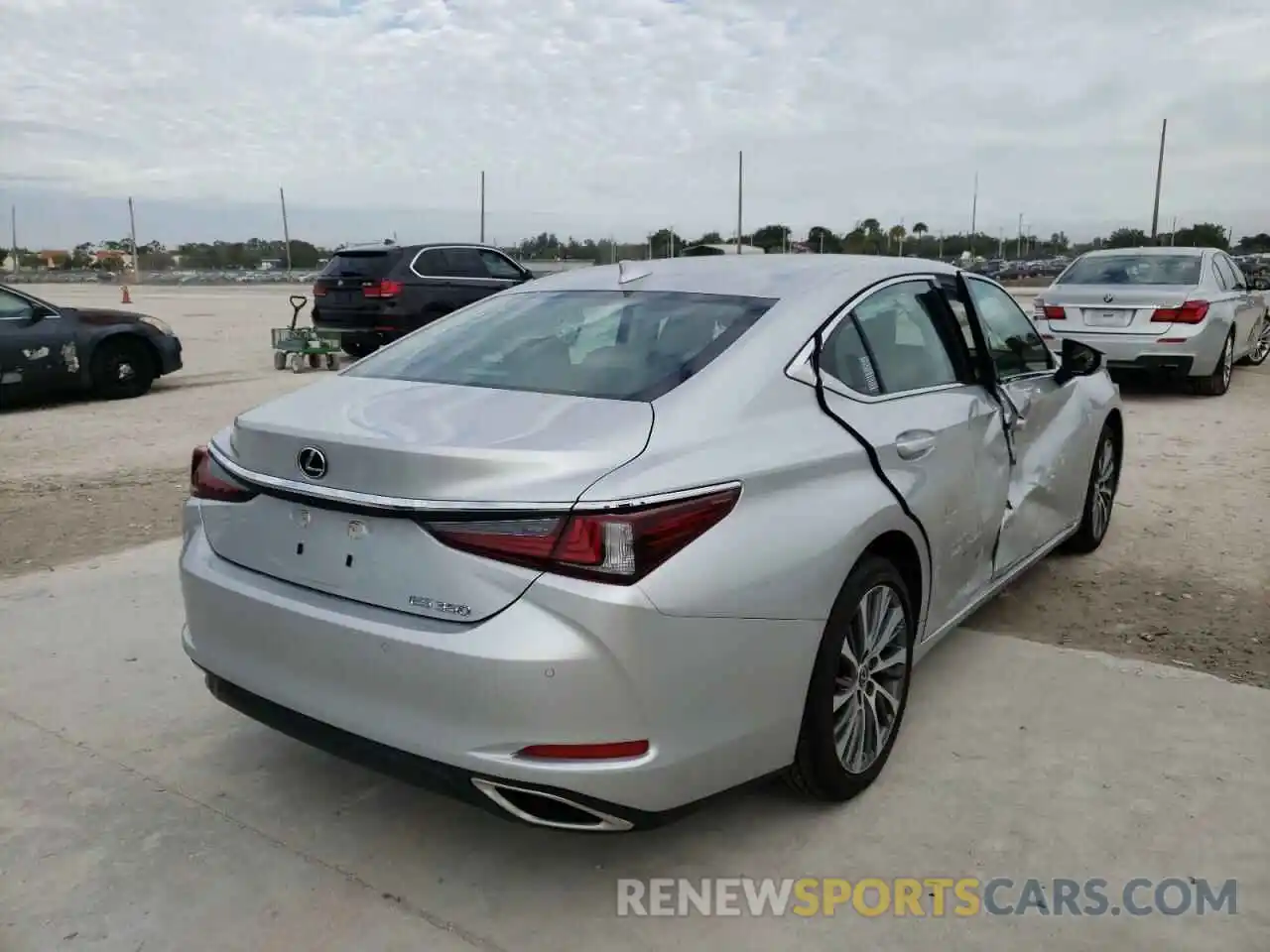 4 Photograph of a damaged car 58ADZ1B1XLU067421 LEXUS ES350 2020