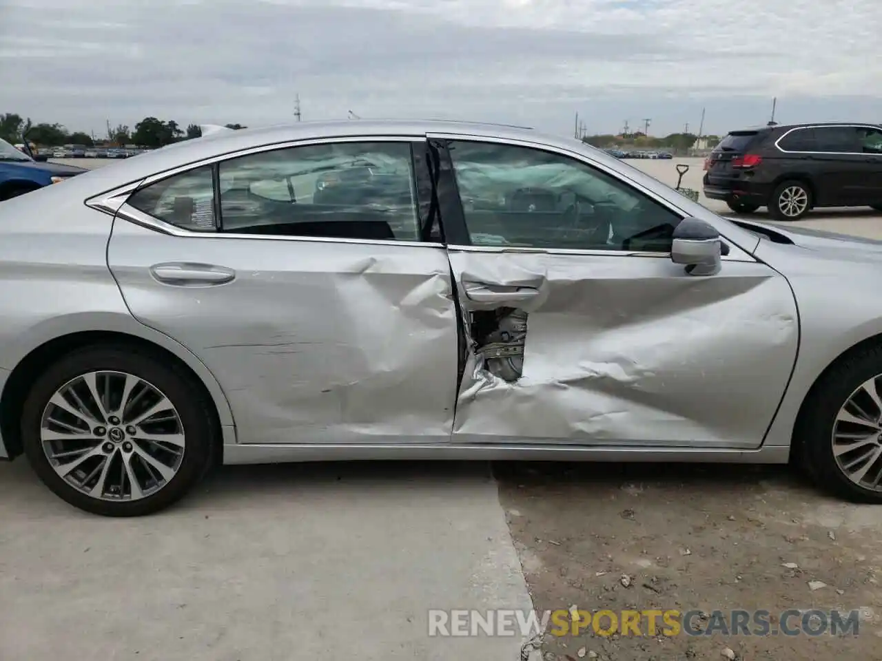 9 Photograph of a damaged car 58ADZ1B1XLU067421 LEXUS ES350 2020