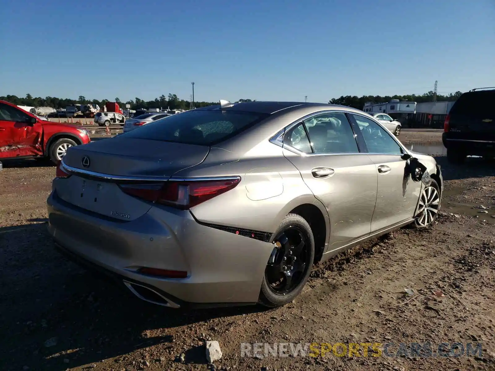 4 Photograph of a damaged car 58ADZ1B1XLU078872 LEXUS ES350 2020