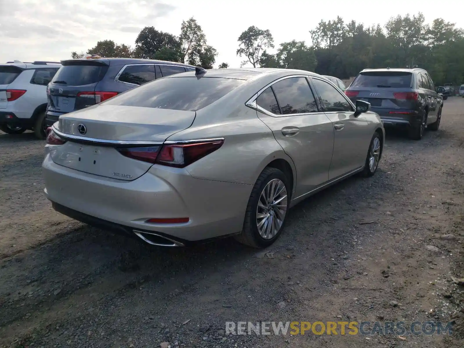 4 Photograph of a damaged car 58AEZ1B14LU077138 LEXUS ES350 2020