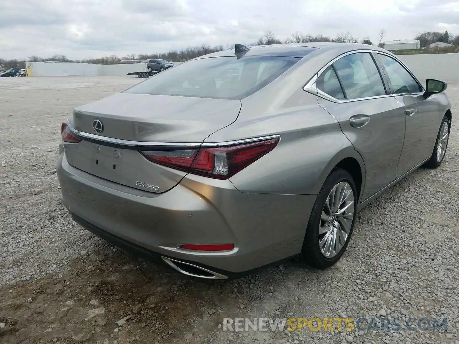 4 Photograph of a damaged car 58AEZ1B16LU060583 LEXUS ES350 2020