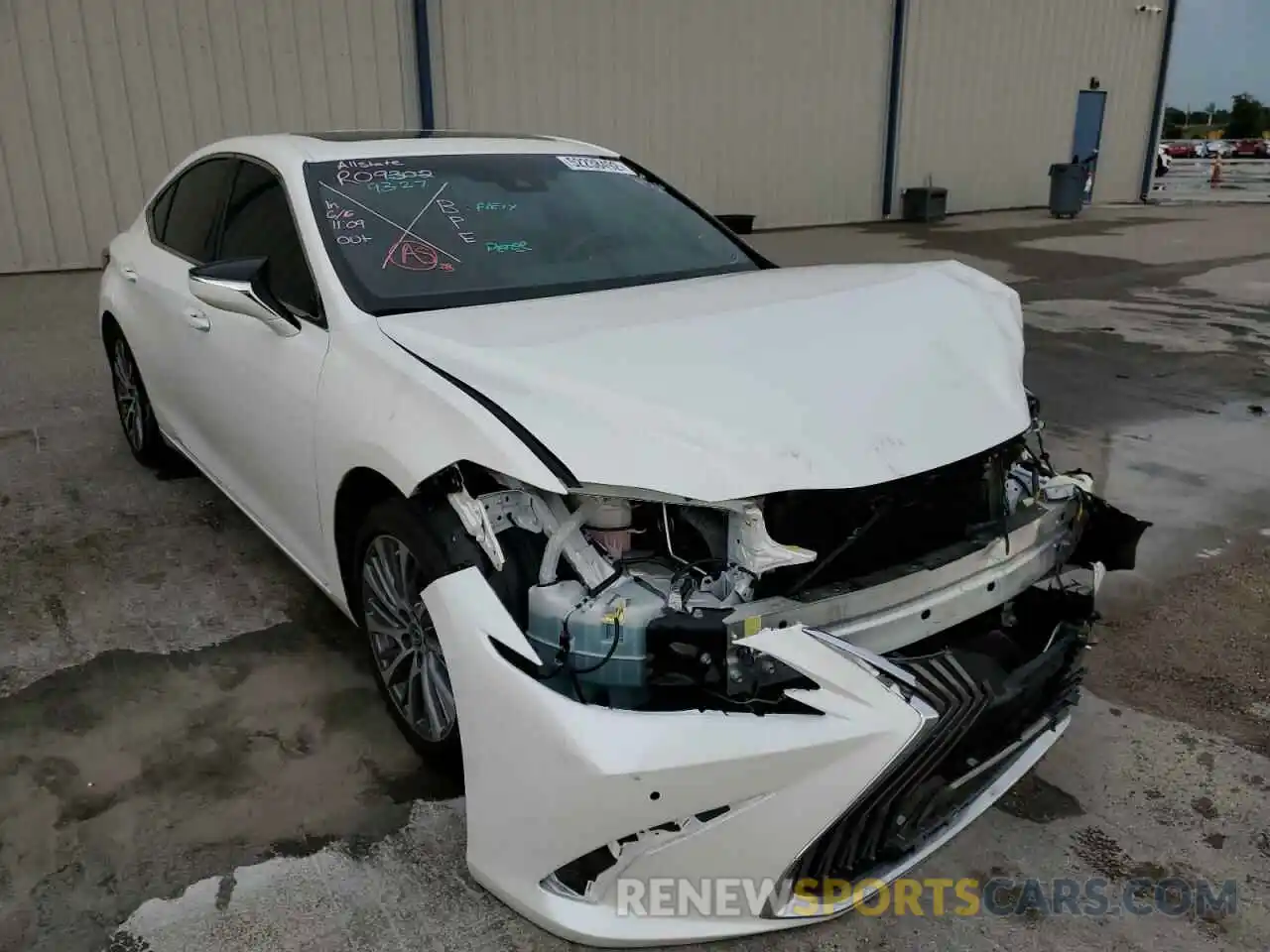 1 Photograph of a damaged car 58AEZ1B17LU078221 LEXUS ES350 2020